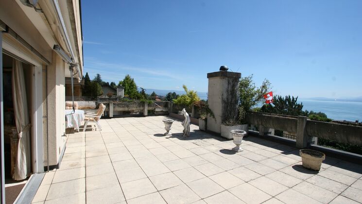Terrace apartment CH-1093 La Conversion