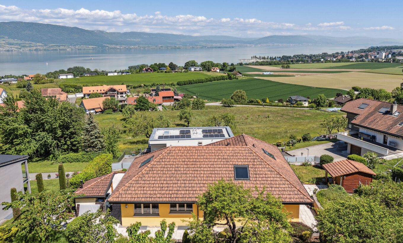 Wunderschöne freistehende 7.5 Zimmer Villa mit Seeblick