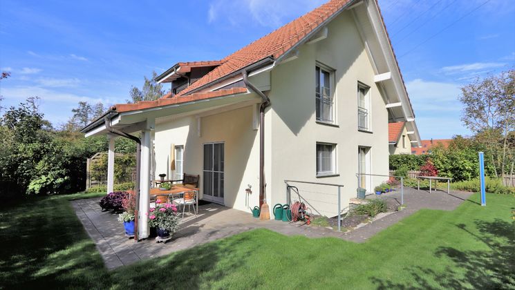 Zu verkaufen:
5.5-Zimmer Doppeleinfamilienhaus
Wohnen im Grünen