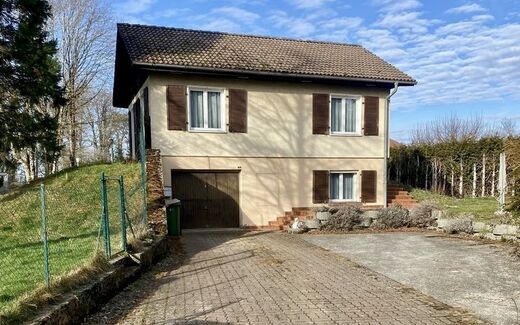 Charmante petite maison familiale de 4.5 pièces.