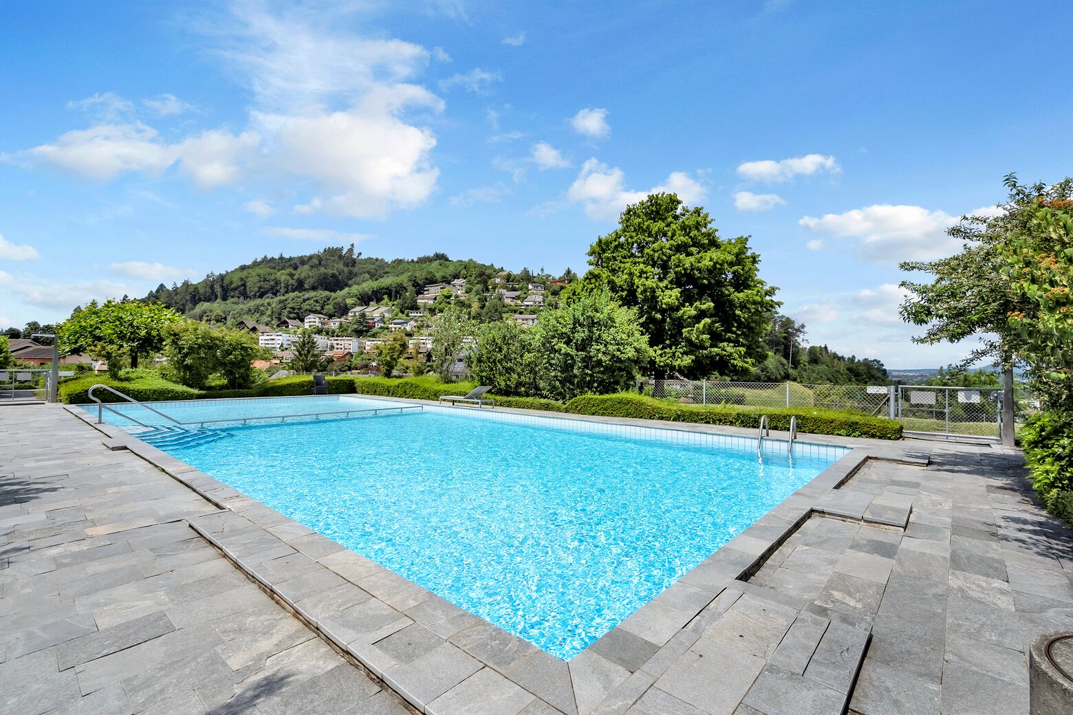 Aussenpool in der Siedlung zur Mitbenützung