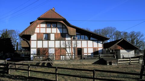 6-Familienhaus mit Pferdeboxen
Ehemaliges Bauernhaus mit viel Präsenz
