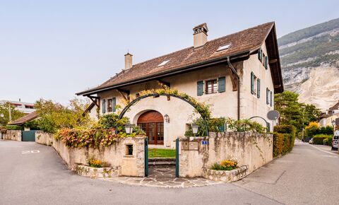 Magnificent farmhouse in the heart of Veyrier