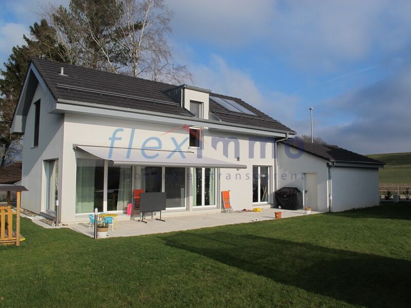 House built in 2011.
Modern architect - Beautiful finishes