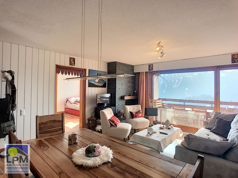 Renovated apartment, with unobstructed view of the Alps, south-facing