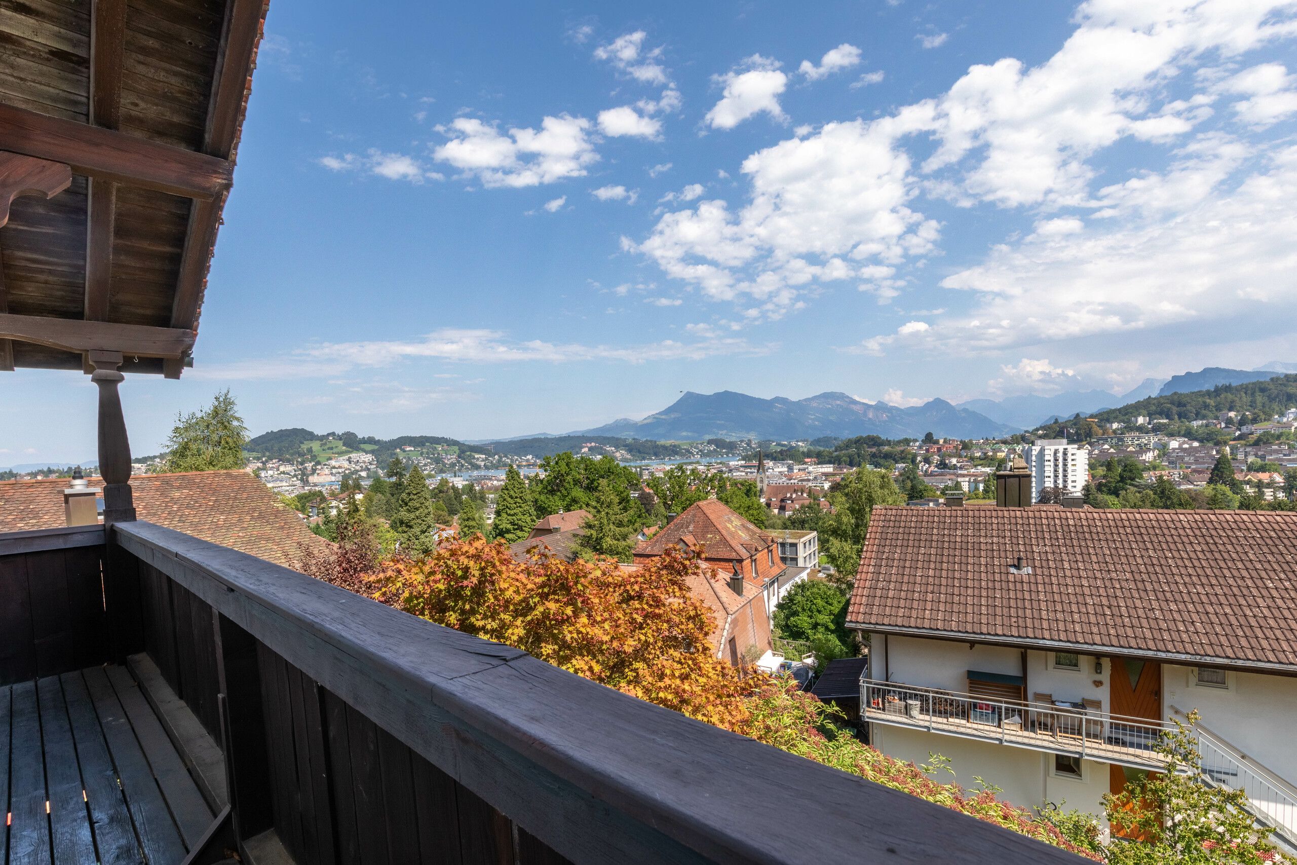 Ausblick nach Osten über die Stadt Luzern, den See und in die Berge