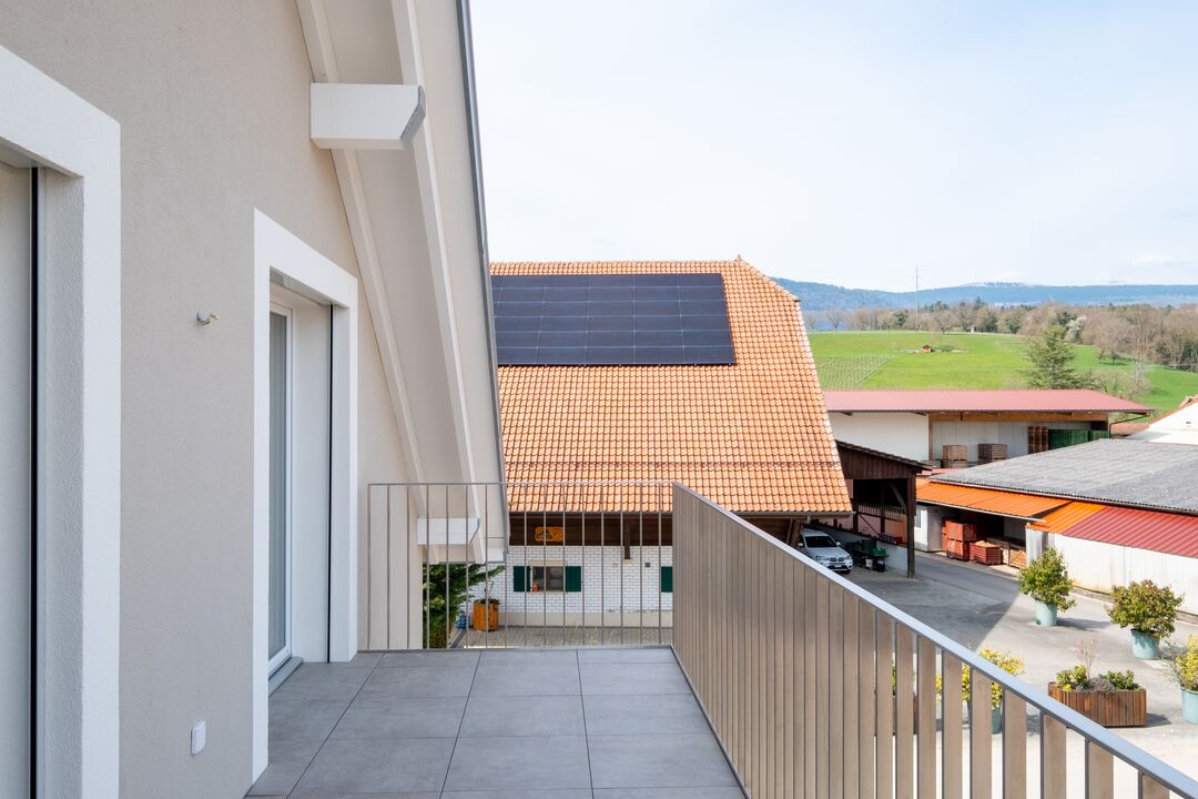 Construction d'un petit immeuble au style villageois avec 6 appartements : les extérieurs.