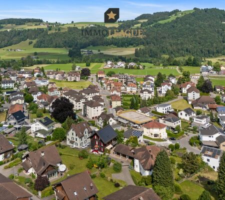 Sonnige Lage mit viel Privatsphäre und schönem Umschwung.