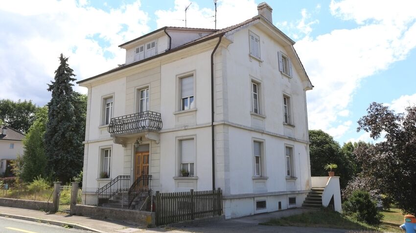 Investment building