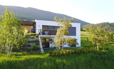 Magnificent Villa overlooking the city