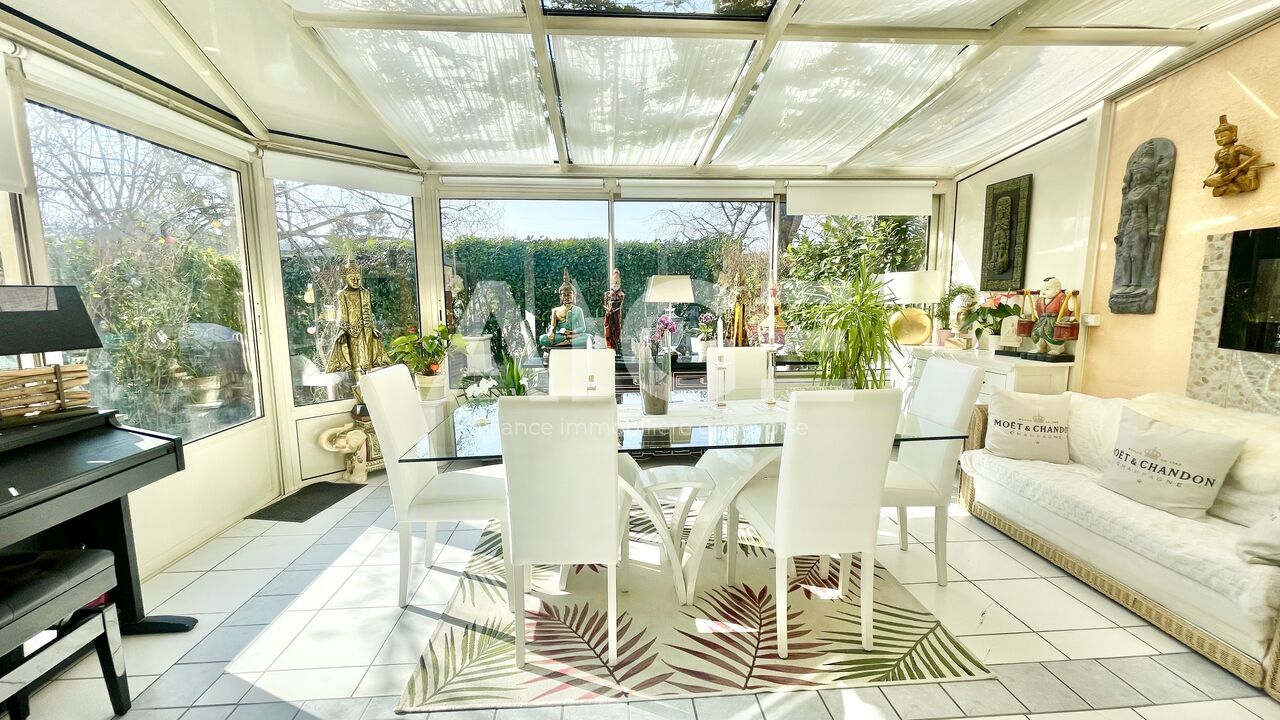 House with pretty garden in Aïre