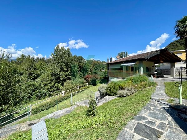 Gemütliches, helles und geräumiges Zweifamilienhaus im Grünen