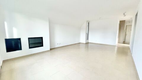 Charmante Dachwohnung an sehr ruhiger Lage