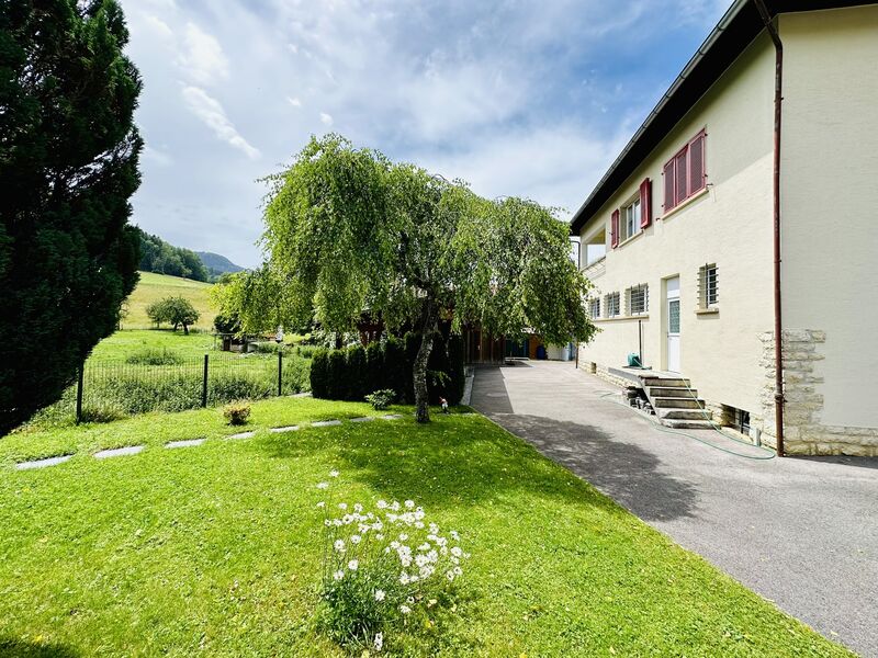 Wohn- und Geschäftsgebäude CH-2746 Crémines