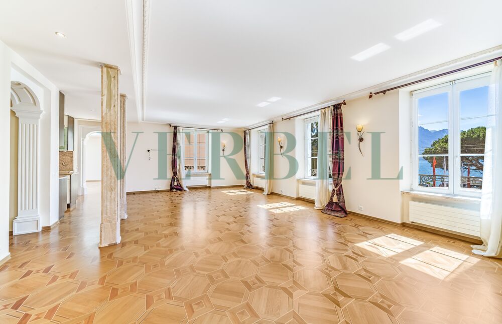 Magnificent duplex of 5.5 rooms ideally located with lake view.