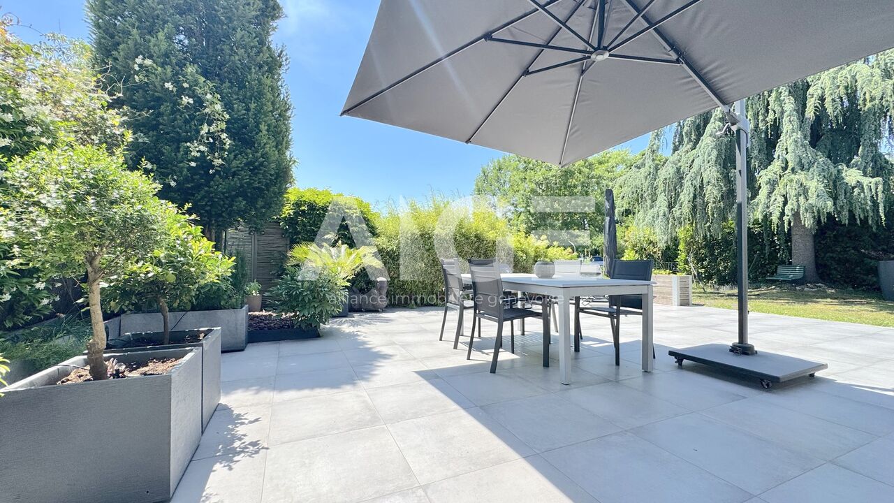 Élégante villa aux beaux volumes à Confignon