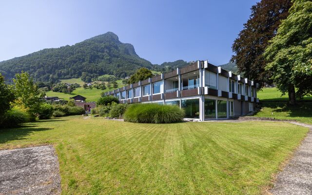 Moderne Architektur-Ikone mit Parkgarten & Indoorpool