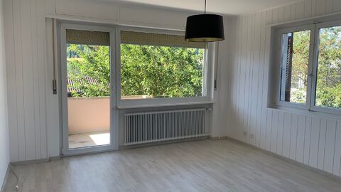 Appartement 4,5 pièce avec balcon et espace vert commun.