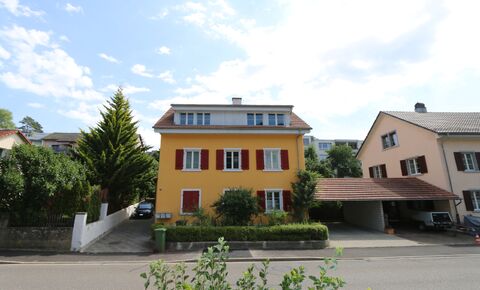 Mehrfamilienhaus mit 3 grosszügigen Wohnungen auf der Breite
