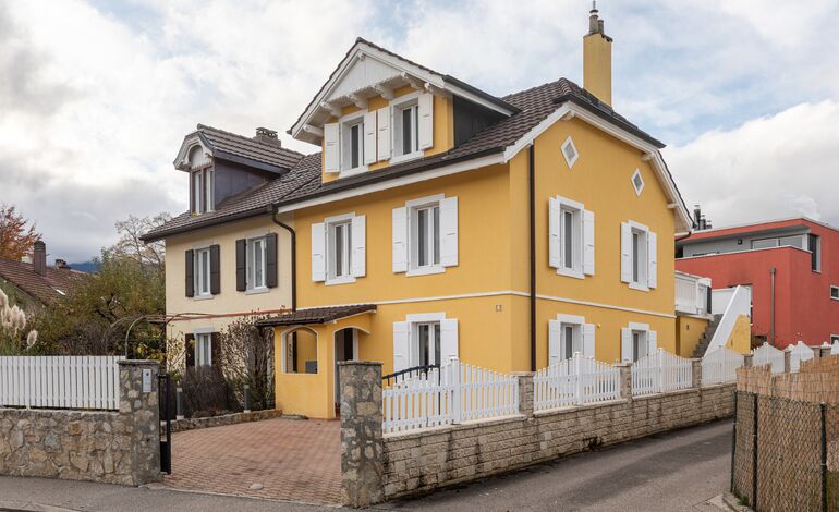 Magnifique villa jumelée entièrement rénovée avec jardin