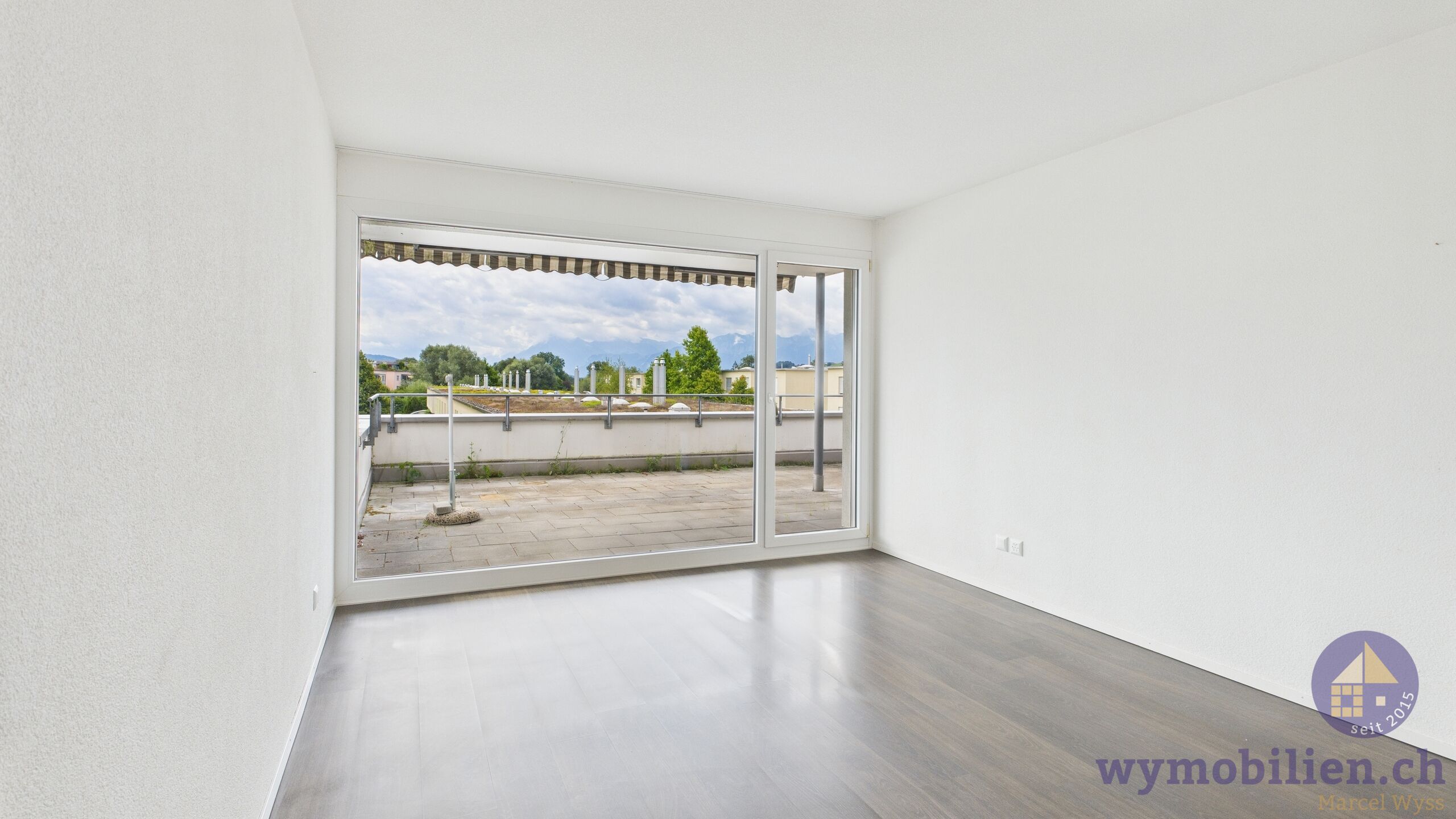 Zimmer 2 mit Ausgang auf die Terrasse