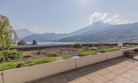 Grosszügiges Terrassenhaus mit unverbaubarer See- und Bergsicht