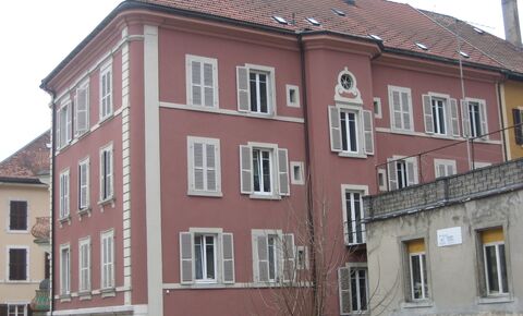 6 apartment rental building. + 1 surface