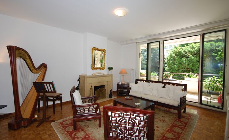 Beau pied-à-terre aux Eaux-Vives