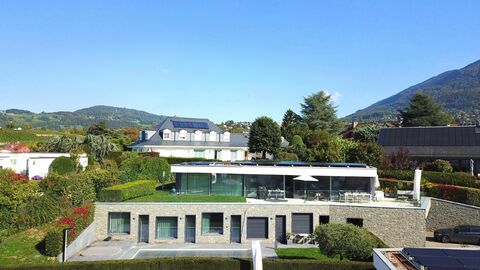 EXCEPTIONNELLE ET CONTEMPORAINE VILLA INDIVIDUELLE AVEC VUE SUR LE LAC