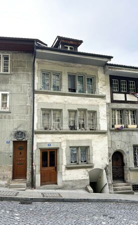 APPARTEMENT RENOVE DE 2½ PIECES
A L'ENTREE DE LA BASSE VILLE