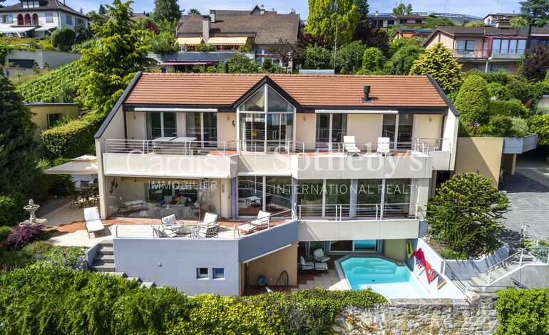 Magnifique propriété avec piscine et vue panoramique sur le lac
