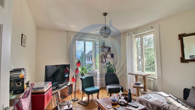 CHARMANT APPARTEMENT TRAVERSANT D'ANGLE DE 3,5 PIECES