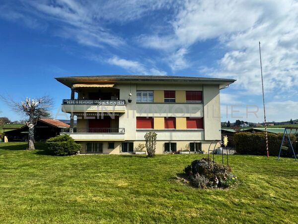 Spacieux appartement 4½ pièces au rez-sup.
dans une petite maison