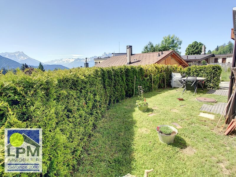 Large studio with terrace and garden in the center