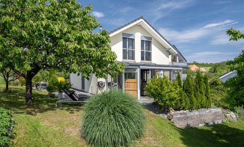 Gepflegtes 6.5 Zi.-Einfamilienhaus
an idyllischer Lage