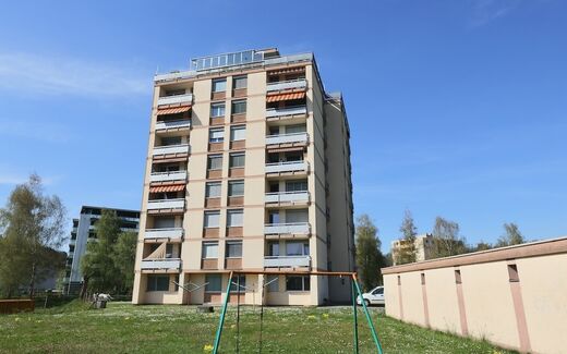 Large 5.5 room apartment superbly located, ideal for performance