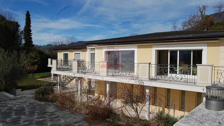Propriété d'exception de 8.5 pièces à CHAILLY SUR MONTREUX.