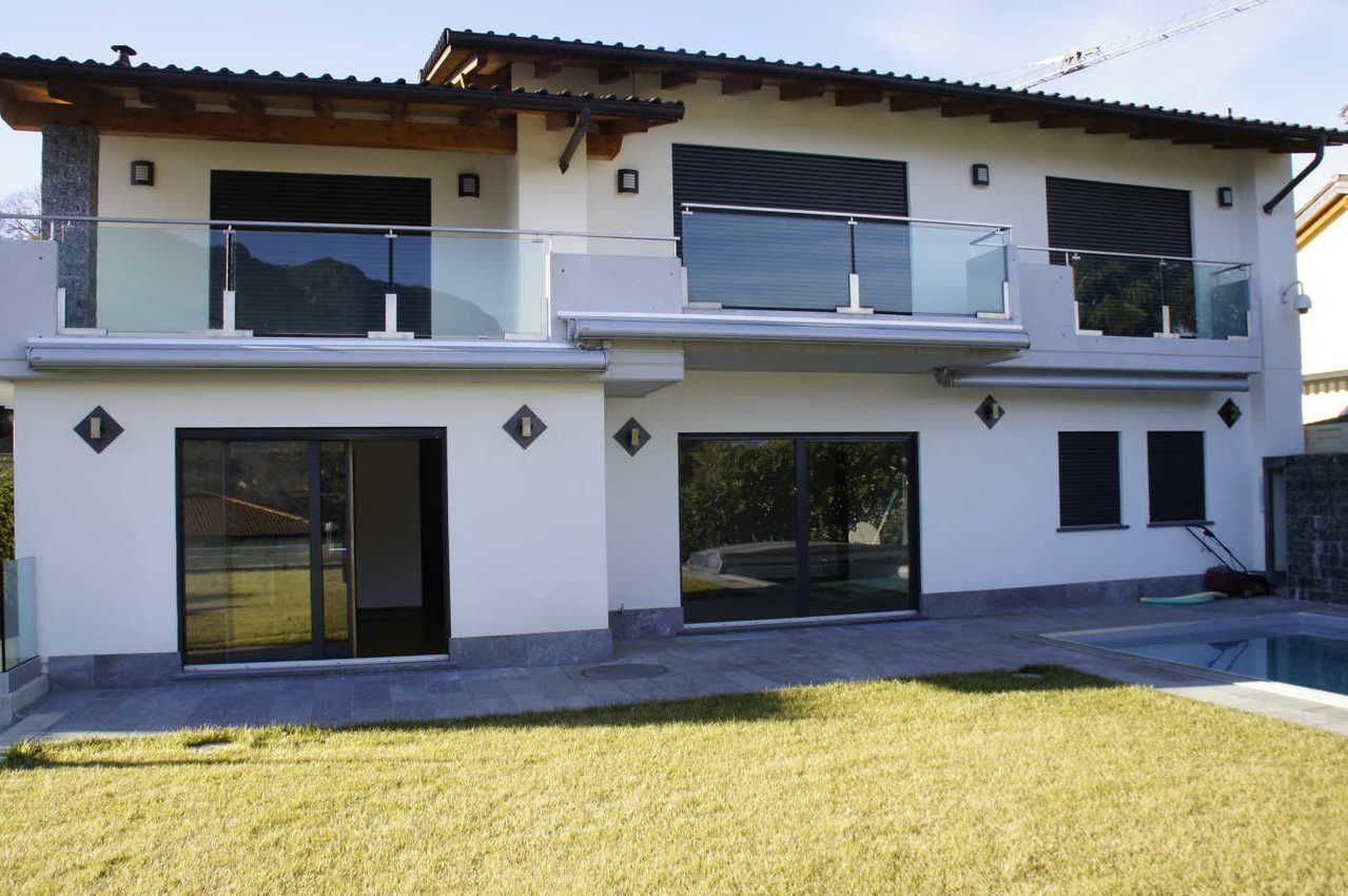 Villa con Piscina in vendita vicino alla scuola TASIS a Montagnola