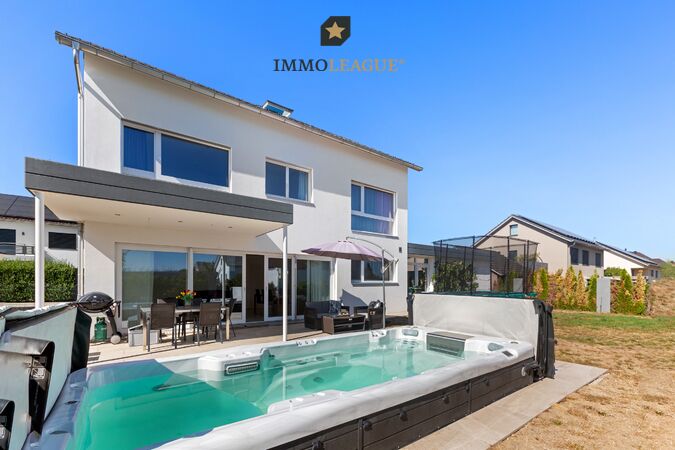 Schwimmjacuzzi mit Gegenstromanlage für Bewegung, Erholung und Genuss.