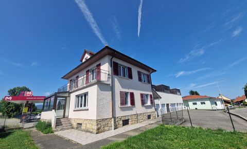Building with 3 rented apartments and parking spaces