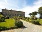 Античная ферма с виноградниками и отелем на продажу, Сиена-Тоскана