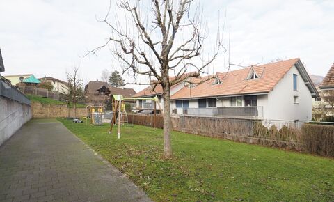 Reiheneinfamilienhaus mit Garten und zwei Einstellhallenplätze