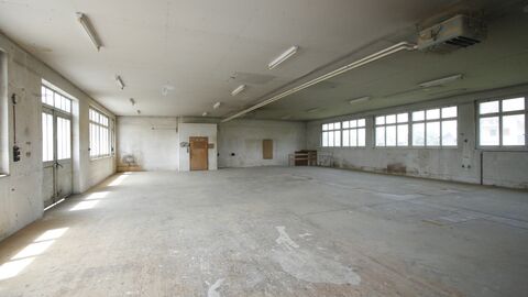 Büro und Lagerhalle im Grünen