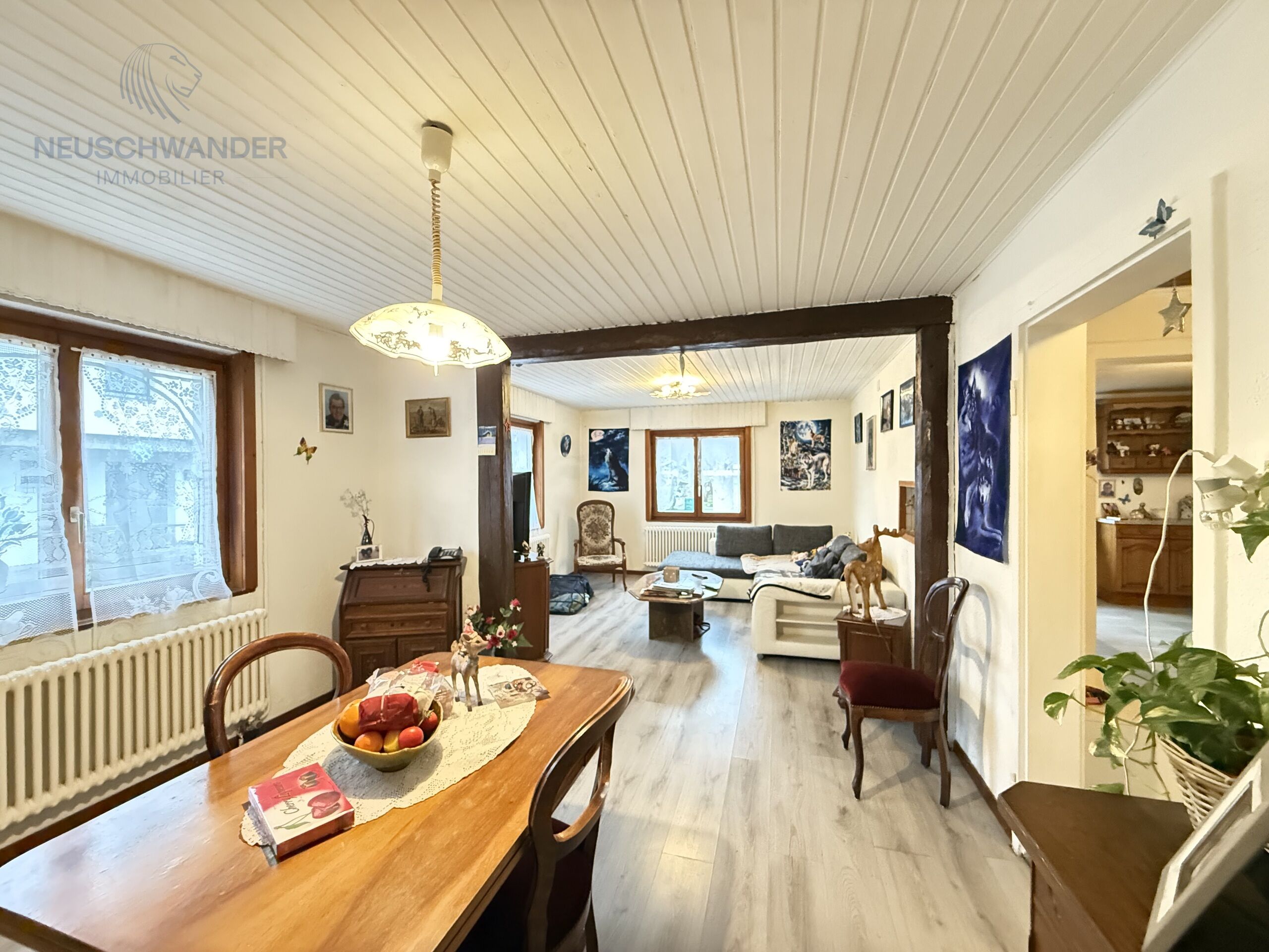 Etage : Rez-de-chaussée supérieur - salon et salle à manger