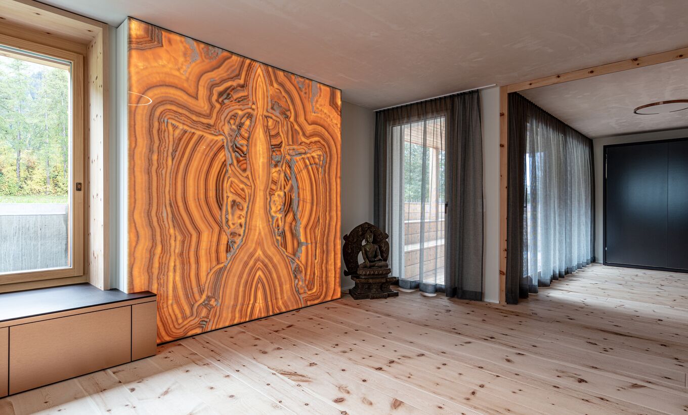 Spacious studio directly at the river for annual rent
