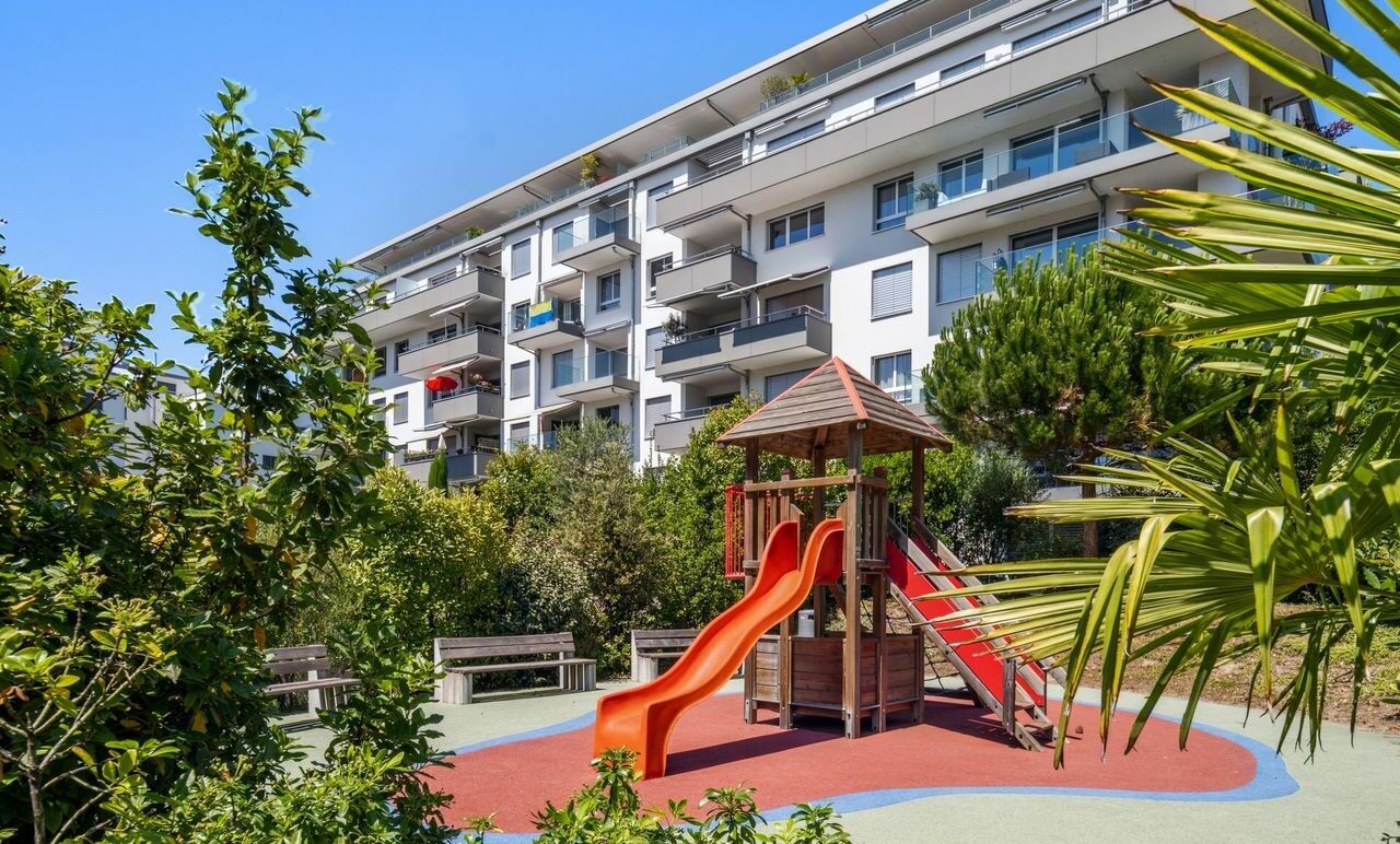 Contemporary flat, a few steps from the quays and the lakefront