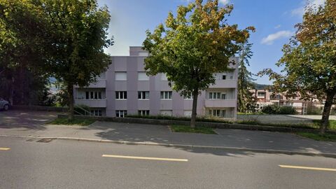 A VENDRE
IMMEUBLE D'HABITATION
4 GARAGES INDIVIDUELS
2 PLACES EXT.