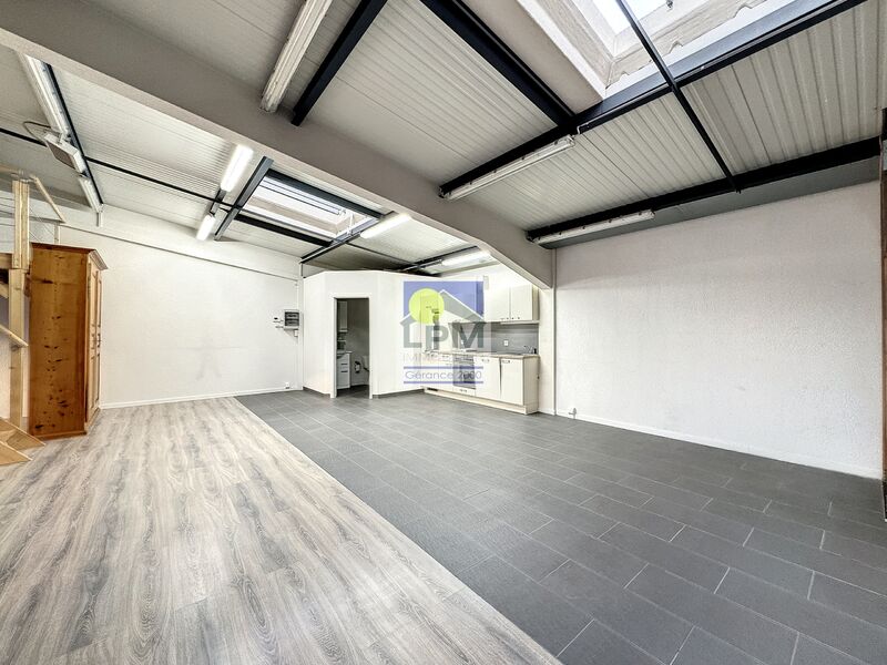 Espace Polyvalent à Louer avec Mezzanine Amovible