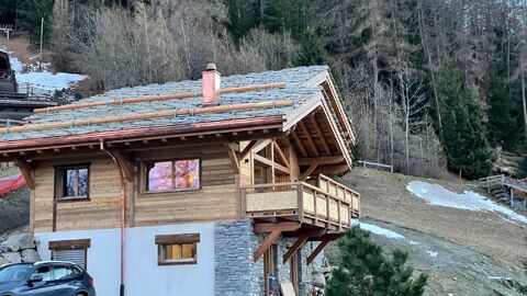 Affitto di un nuovo appartamento di 6,5 stanze in un grande chalet