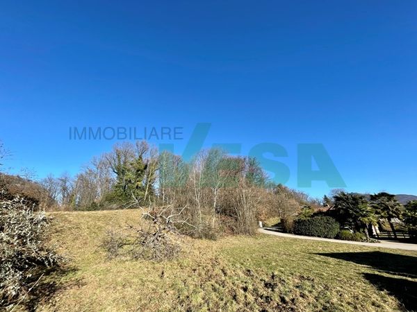 Beautiful and flat building plot in a quiet and sunny residential area